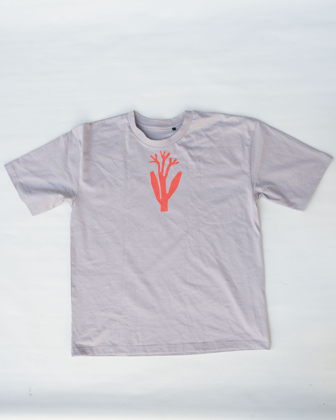 Neon bloom lilac T oversize — handprinted wearable art by Mascha Rodigina, Cologne